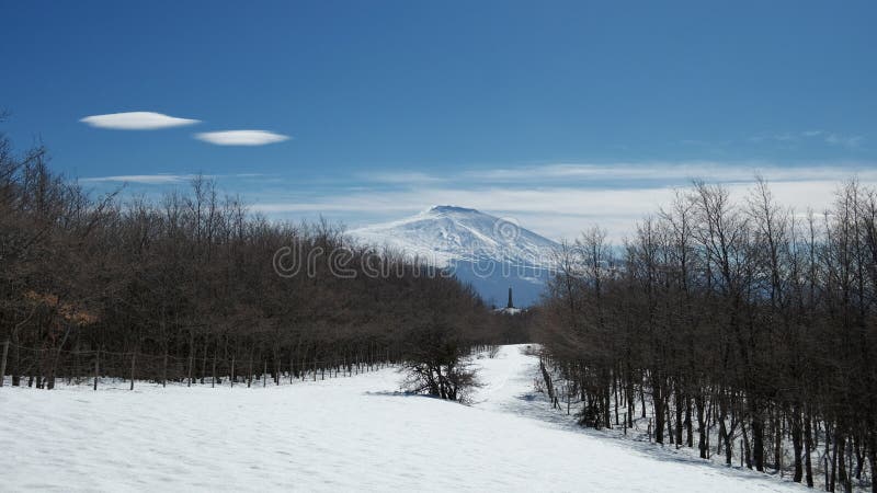 Ο χειμώνας Etna τοποθετεί το τοπίο από το πάρκο Nebrodi, Σικελία στοκ φωτογραφία